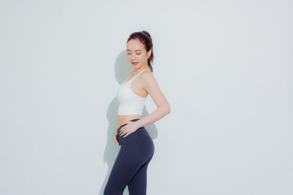 スポーツウェアの女性