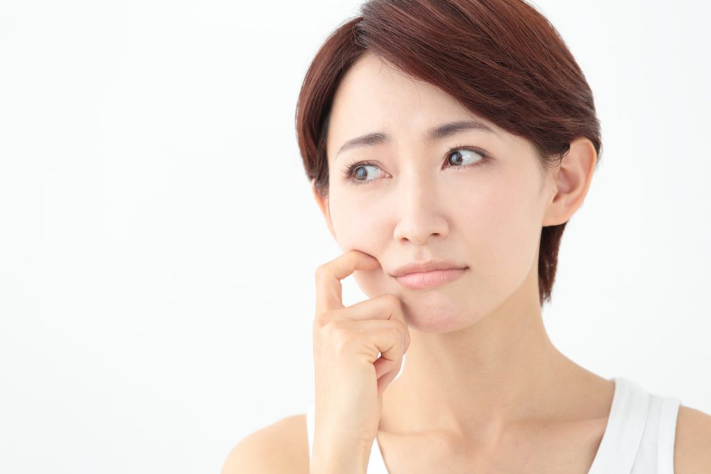 顔が気になる女性